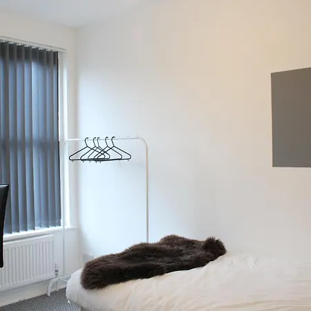 St Peter's Shared House بيت ضيافة *