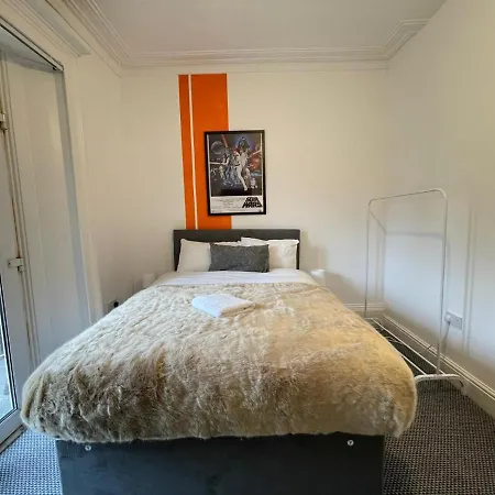 بيت ضيافة St Peter's Shared House برمنغهام