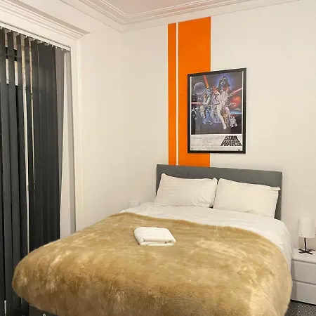 St Peter's Shared House * برمنغهام