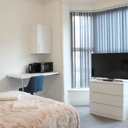 St Peter's Shared House بيت ضيافة *
