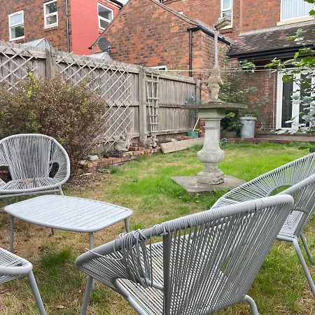St Peter's Shared House برمنغهام